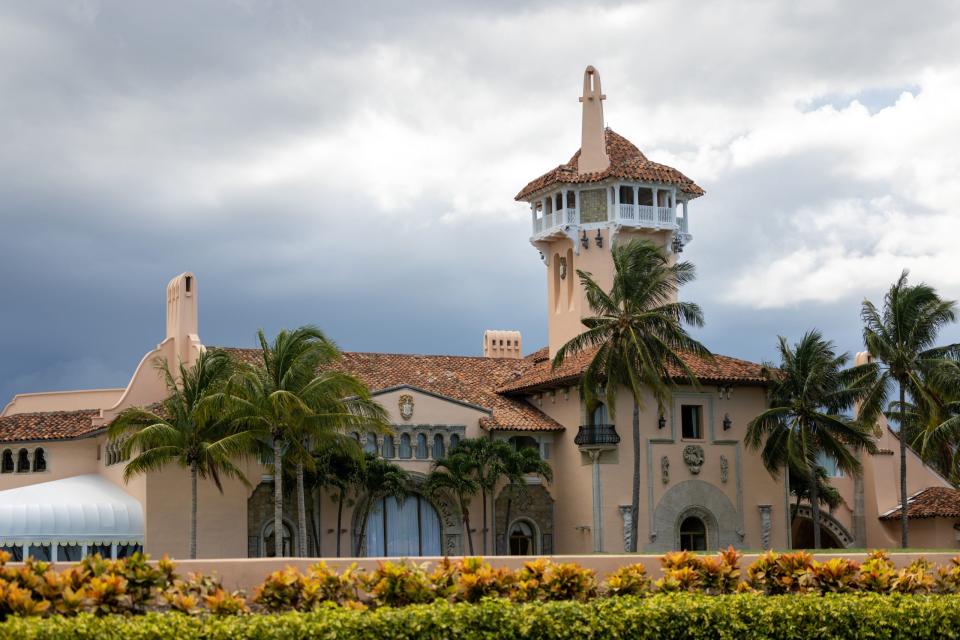 Mar-A-Lago am 16. August 2022, eine Woche nachdem das FBI das Haus des ehemaligen Präsidenten Trump in Palm Beach, Florida, durchsucht hat. - Copyright: Anadolu Agency / Getty Images