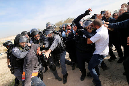 Arab Israelis clash with Israeli riot policemen in Umm Al-Hiran, a Bedouin village in Israel's southern Negev Desert, January 18, 2017. REUTERS/Ammar Awad