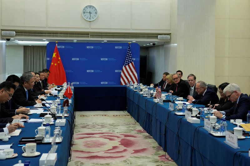 U.S. senators visit Beijing