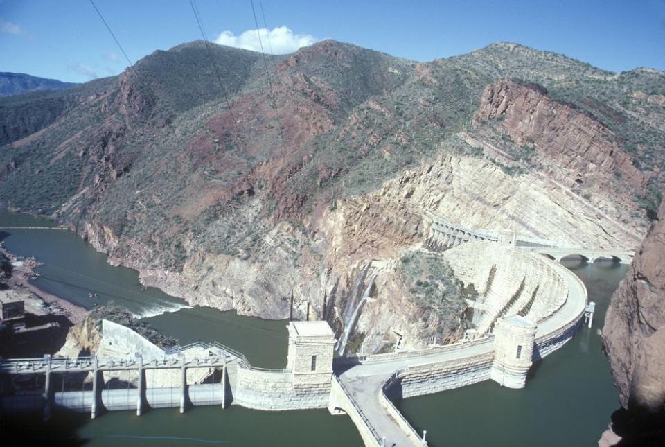 1) Theodore Roosevelt Dam: Roosevelt, Arizona