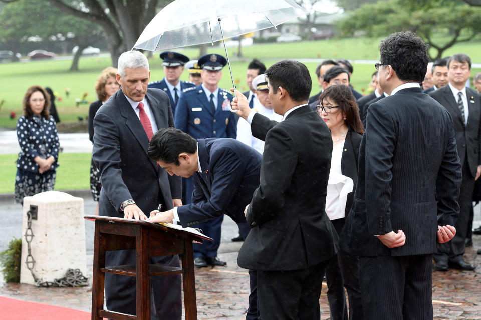 Japan’s Prime Minister Abe visits Pearl Harbor memorial on Hawaii trip