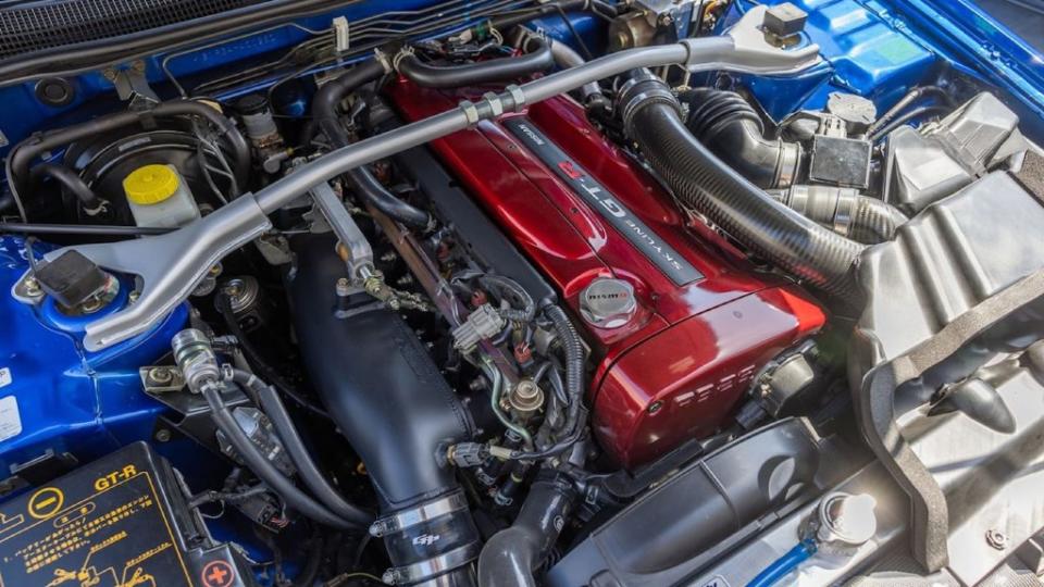 R34 Nissan Skyline GT-R車上搭載2.6升直列六缸渦輪引擎，可以輸出276匹的最大馬力。(圖片來源/ Hive Auto Group)