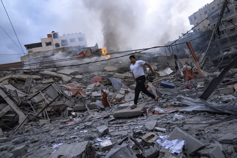 Ataques sobre la Ciudad de Gaza. (AP/Fatima Shbair)