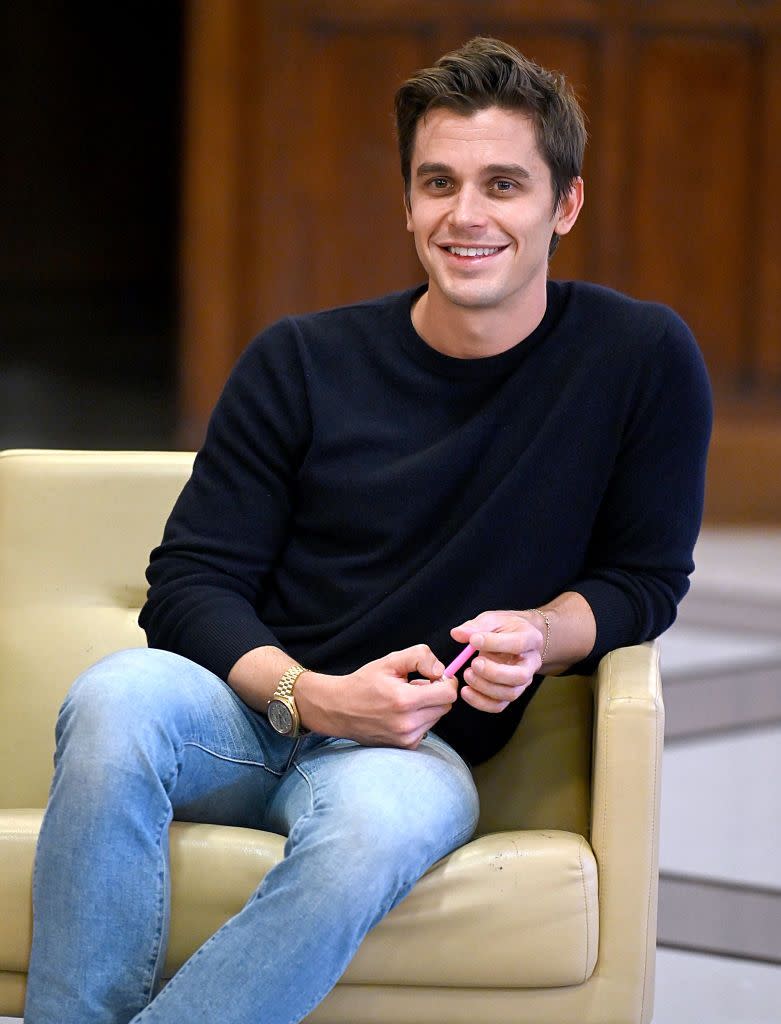 queer eye's antoni porowski speaks with lgbtq student leaders in nyc