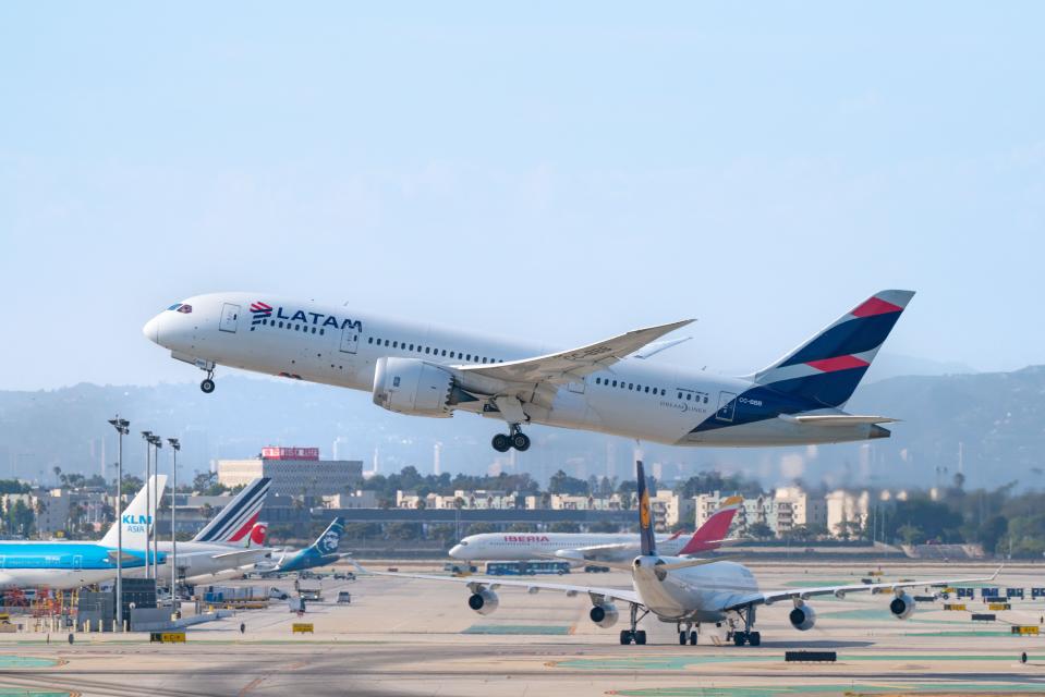 LATAM 'LAN Chile' Airlines Boeing 787-8 takes off from Los Angeles international Airport on July 30, 2022