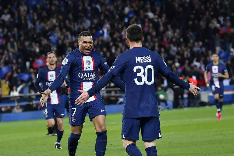 La sociedad del gol: Mbappé va al encuentro de Messi tras el tercer tanto de PSG