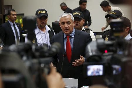 Guatemala's former President Otto Perez Molina (C) speaks with the media after a hearing at the Supreme Court of Justice in Guatemala City, September 3, 2015. REUTERS/Jorge Dan Lopez