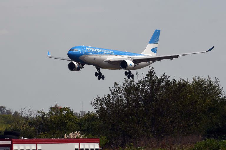 La llegada del vuelo de Aerolíneas Argentinas con el cargamento de vacunas Sputnik V