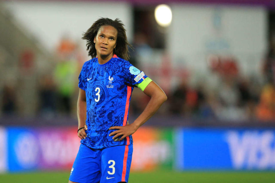 Privé de son brassard de capitaine par Corinne Diacre en 2017, Wendie Renard avait été contrainte d’attendre jusqu’en 2021 pour le récuperer.