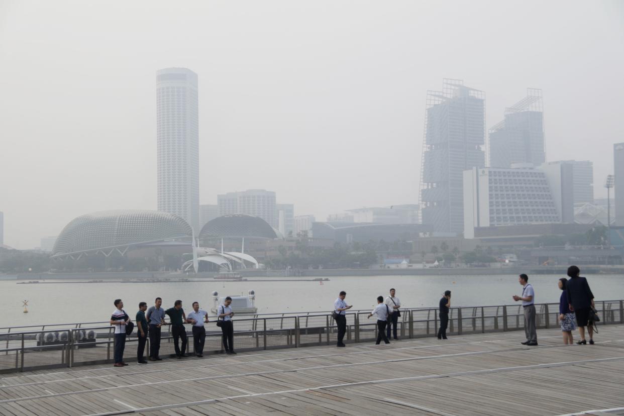 Haze seen along the Singapore River on 19 September 2019. (PHOTO: Dhany Osman / Yahoo News Singapore)