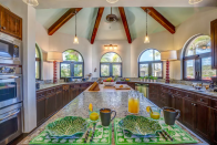 <p>And a kitchen that would make a chef drool. (Airbnb) </p>