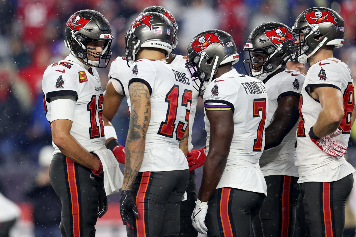 Tampa Bay Buccaneers Announce Final 53-Man Roster, 2022 Tom Brady Julio  Jones