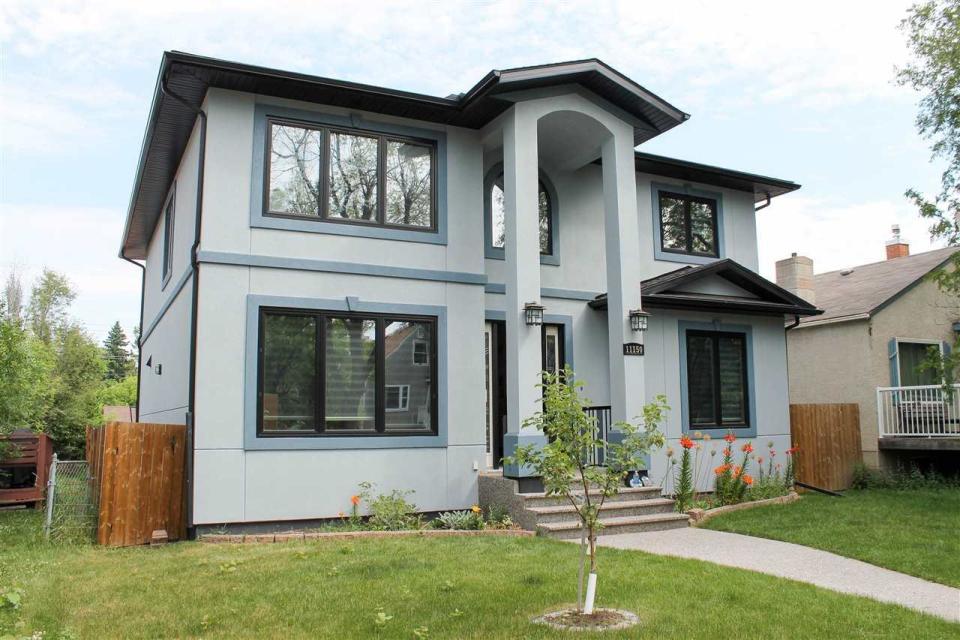 <p><span>11150 72 Avenue Northwest, Edmonton, Alta.</span><br> Location: Edmonton, Alberta<br> List Price: $988,000<br> (Photo: Zoocasa) </p>