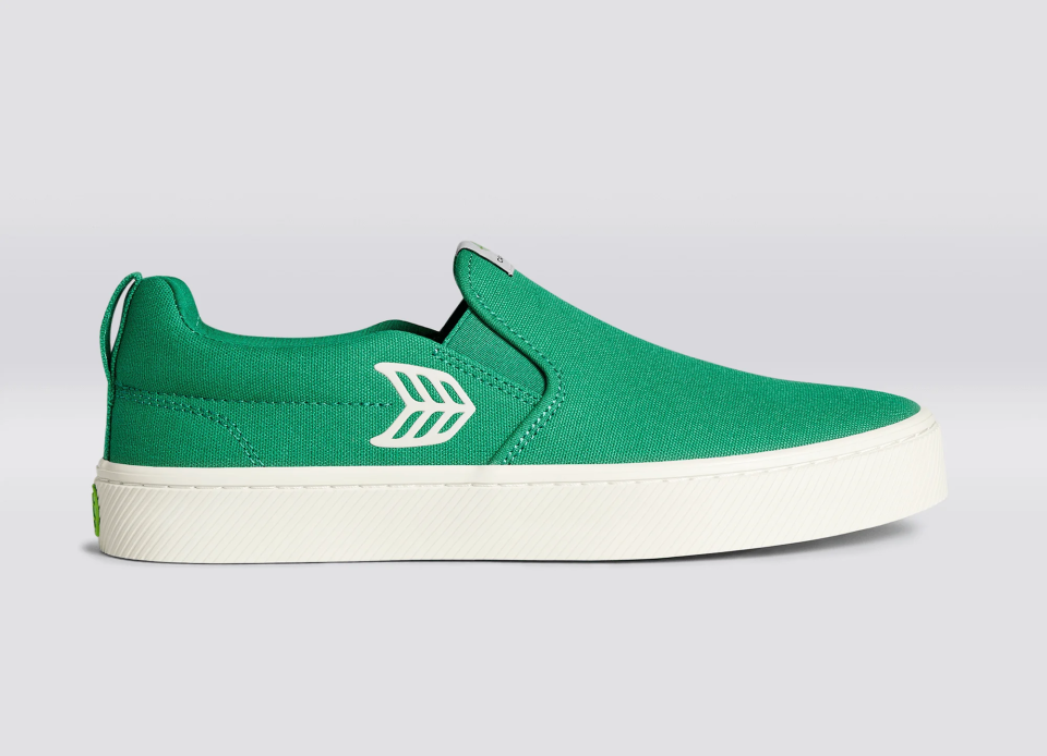 Cariuma Women's Slip-On Sneakers in Green