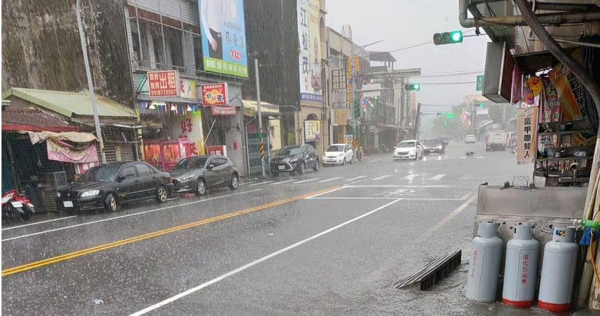 宜蘭暴雨造成多處淹水。（圖／翻攝自臉書「宜蘭知識+」）