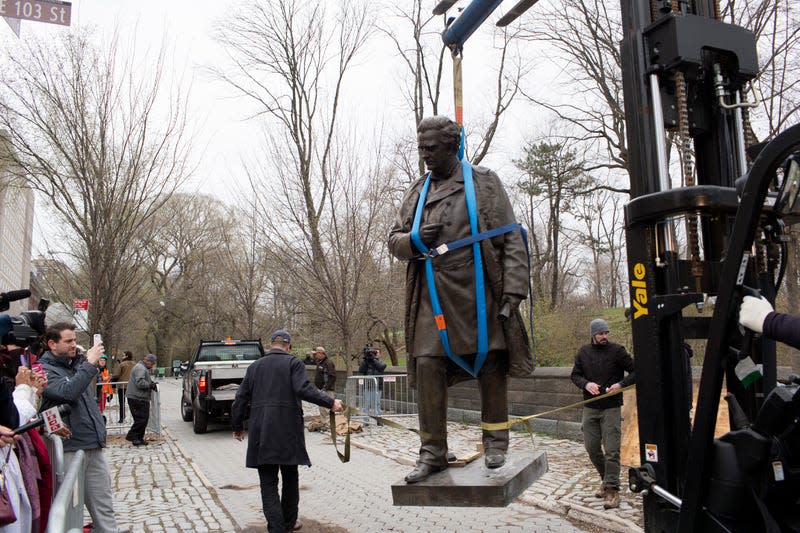 NEW YORK, NY - APRIL 17: In front of a small crowd of activists and media, city workers remove a statue of J. Marion Sims, a surgeon and medical pioneer in the field of gynecology, from its perch on the edge of Central Park on April 17, 2018 in Harlem, New York. Community activists had been lobbying the city for years to remove the statue because Sims practiced medical experiments on slave women without anesthesia. - Photo: Andrew Lichtenstein/Corbis (Getty Images)