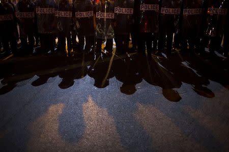 Police line up shortly after the deadline for a city-wide curfew at North Ave and Pennsylvania Ave in Baltimore, Maryland April 30, 2015. REUTERS/Eric Thayer