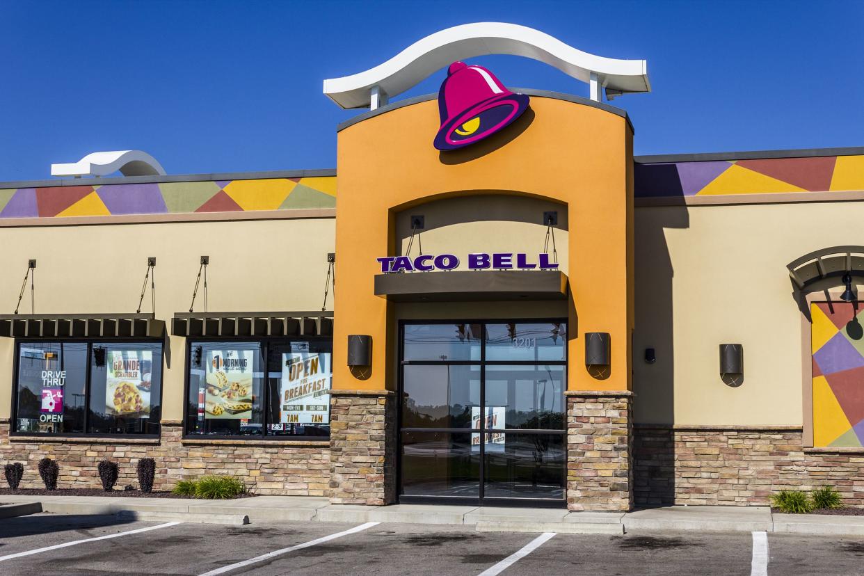 Exterior of Taco Bell on a sunny day
