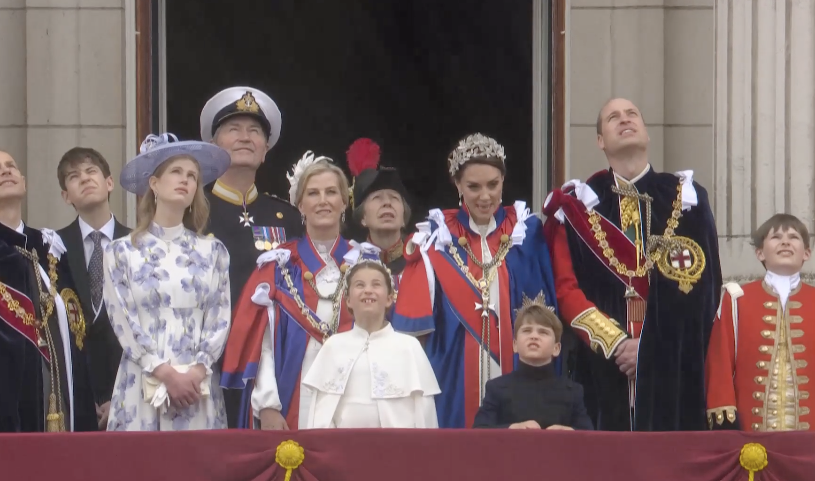 王室成員一同觀看皇家空軍飛行表演