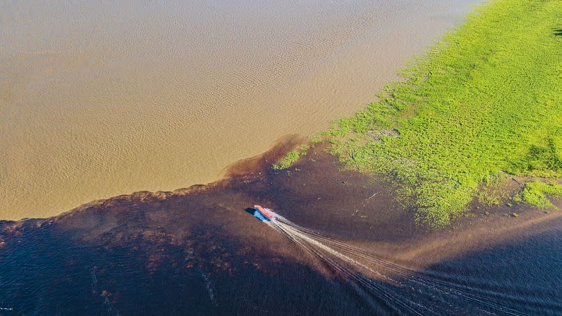 For about six kilometres, the waters of these two rivers flow next to each other without mixing.