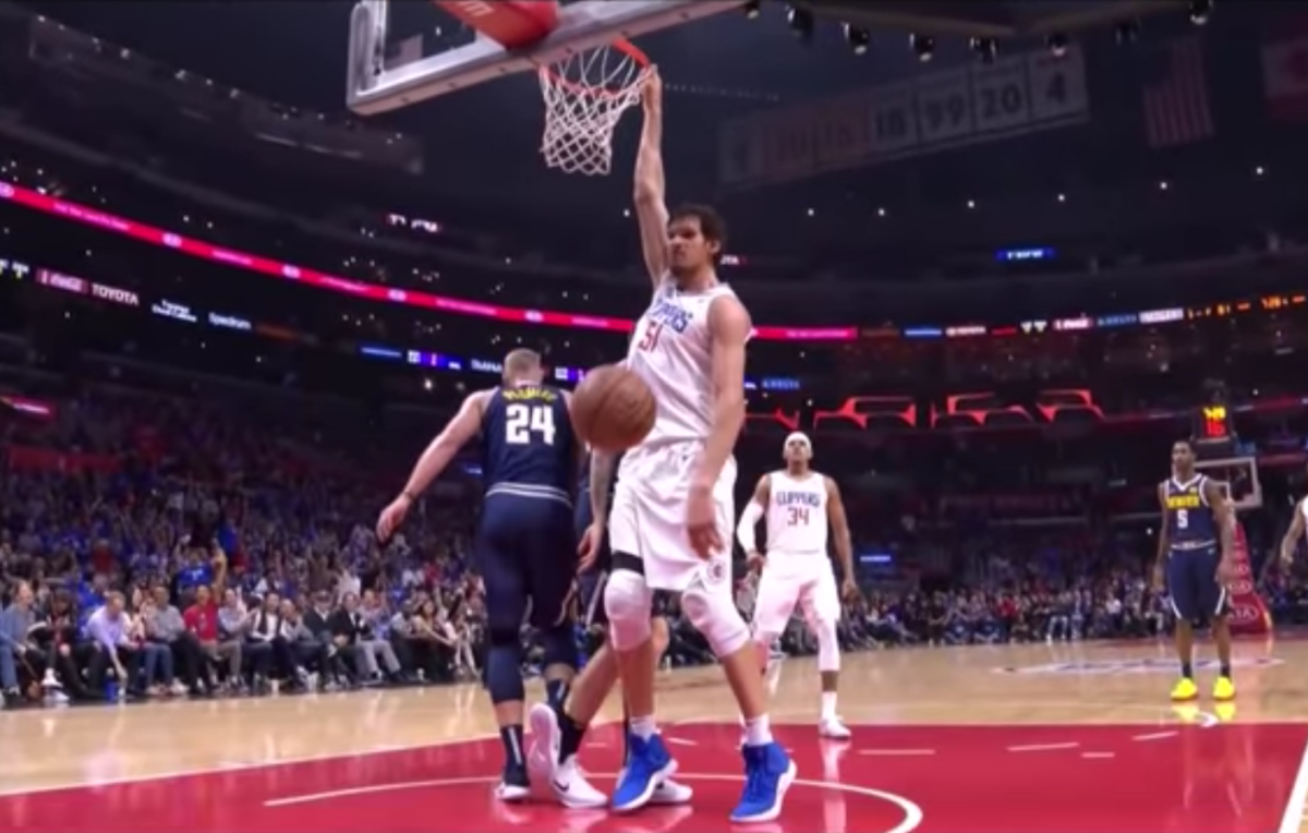 Clippers' Boban Marjanovic alters rim with monster dunk