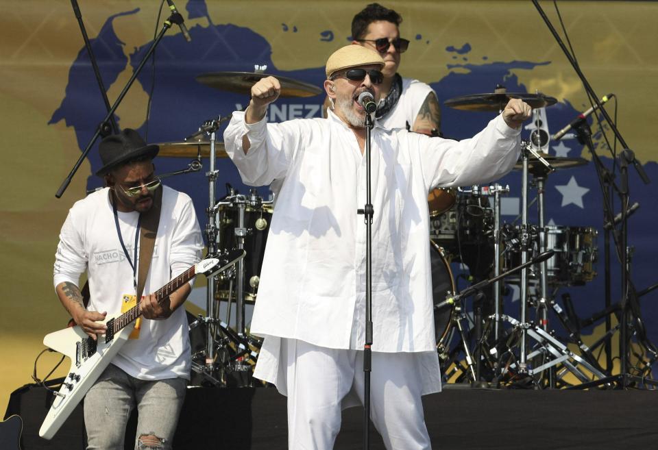 Miguel Bosé (AP Photo/Fernando Vergara).