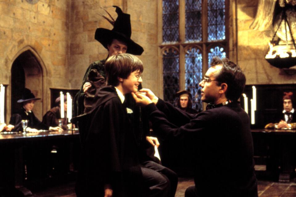 HARRY POTTER AND THE SORCERER'S STONE - Chris Columbus