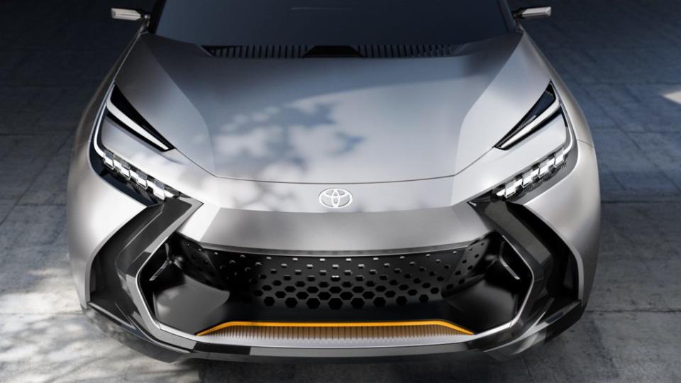 車頭引入Hammerhead設計，創造前衛、動感且深具記憶點的視覺感受。(圖片來源/ Toyota)