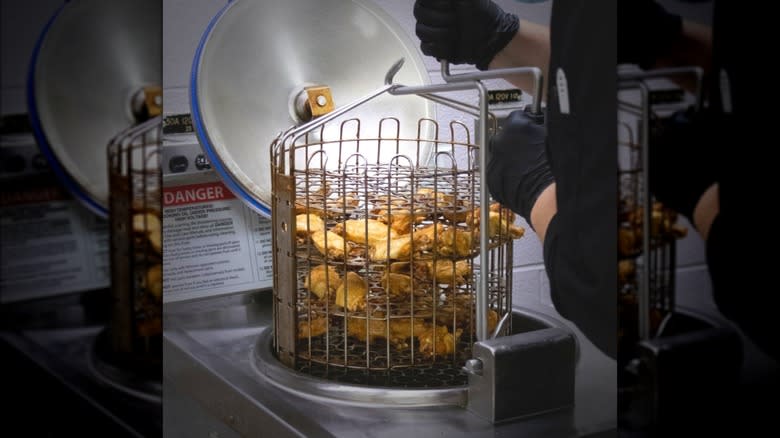 Pressure fryer