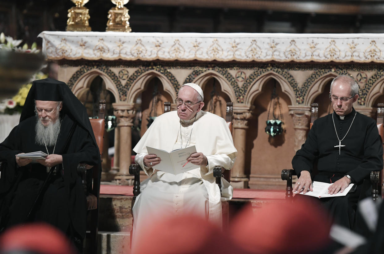 Pope Francis (C) prays together with Canterbury Archbishop Justin Welby (R) and Orthodox Patriarch of Constantinople Bartholomew I (L) at the St Francis basilica in Assisi on September 20, 2016. 
Pope Francis denounced those who wage war in the name of God, as he met faith leaders and victims of war to discuss growing religious fanaticism and escalating violence around the world. The annual World Day of Prayer event, established by John Paul II 30 years ago and held in the medieval town in central Italy, aims to combat the persecution of peoples for their faiths and extremism dressed up as religion. / AFP / TIZIANA FABI        (Photo credit should read TIZIANA FABI/AFP via Getty Images)