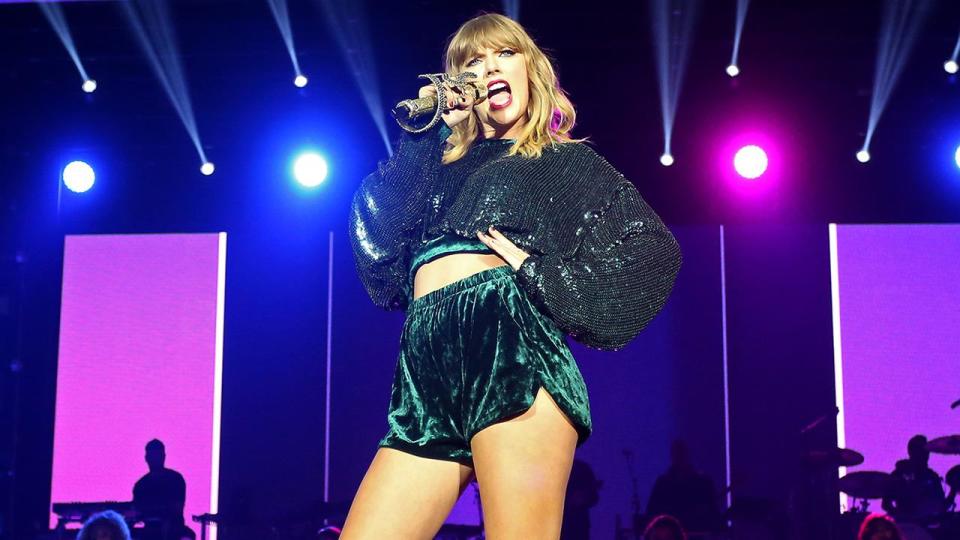 The couple showed off some major PDA in the crowd following Swift’s performance.