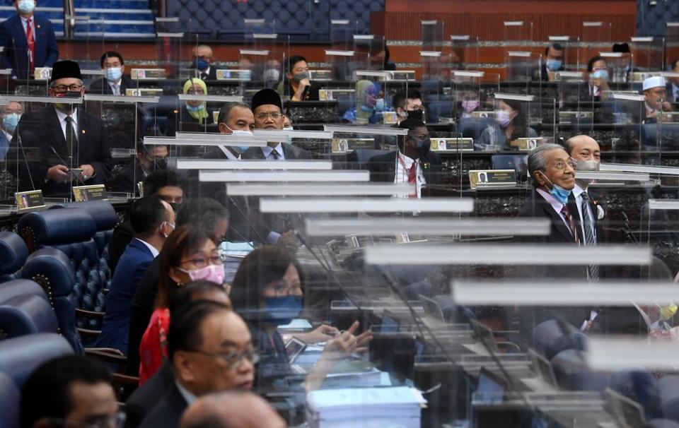 Tun Dr Mahathir Mohamad (bottom right) and Opposition MPs at the Parliament in Kuala Lumpur November 26, 2020. — Bernama pic