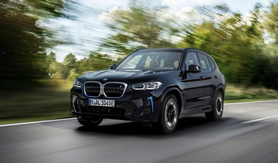 BMW 即將為休旅家族添新血，技術預計與 iX3 相同。〈此為 BMW iX3。〉