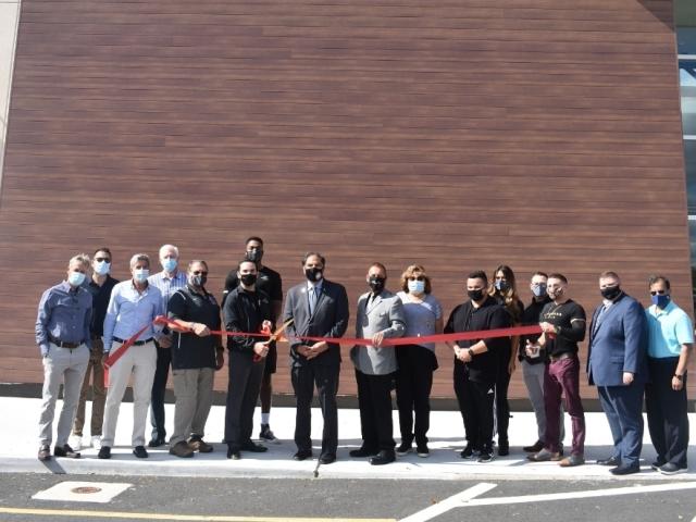 34,000-SF LA Fitness Signature Club Opens at NJ's Aberdeen Plaza – Mann  Report