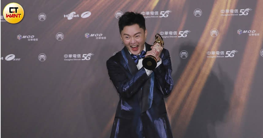 本屆金曲「最佳台語男歌手獎」由許富凱拿下歌王寶座。（圖／彭子桓、林士傑攝影）