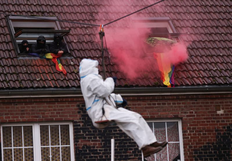 German police clash with activists in showdown over coal mine expansion in Luetzerath