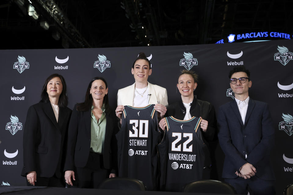 New York Liberty co-owner Clara Wu Tsai, head coach Sandy Brondello, forward Breanna Stewart, goalie Courtney Vandersloot and general manager Jonathan Kolb, from left, pose for a photo during a conference of WNBA Basketball Press, Thursday, February 9, 2023., in New York.  (AP Photo/Jessie Alcheh)