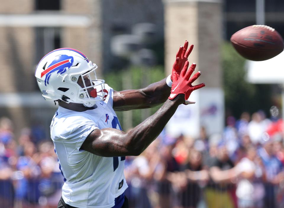 Bills receiver Justin Shorter catches a quick pass during practice.