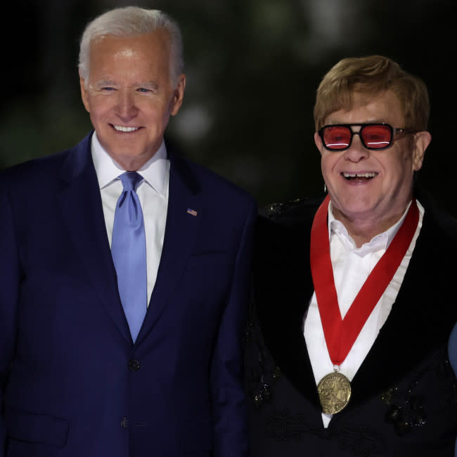 Sir Elton John recibe medalla de Humanidades en Estados Unidos credit:Bang Showbiz