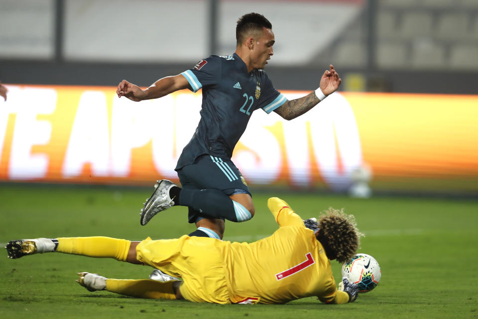 Argentina's Lautaro Martinez, center, controls the ball past Peru's goalkeeper Pedro Gallese to score his side's second goal during a qualifying soccer match for the FIFA World Cup Qatar 2022 in Lima, Peru, Tuesday, Nov. 17, 2020. (Daniel Apuy, Pool via AP)