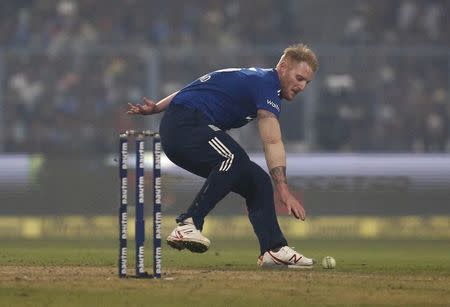Cricket - India v England - Third One Day International - Eden Gardens, Kolkata, India - 22/01/2017. England's Ben Stokes fields the ball. REUTERS/Rupak De Chowdhuri