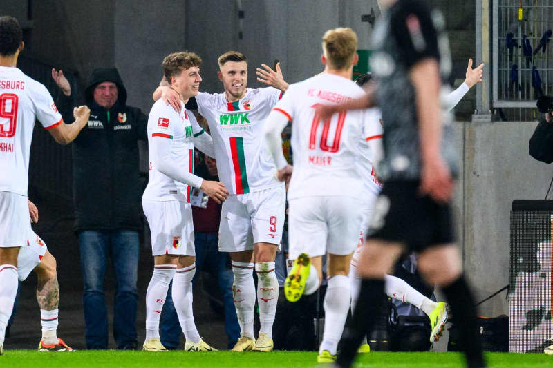 Augsburg's Arne Engels (L) celebrates scoring his side's second goal with teammates during the German Bundesliga soccer match between FC Augsburg and SC Freiburg at WWK-Arena. Tom Weller/dpa