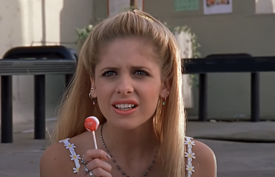 Closeup of Sarah Michelle Gellar looking confused