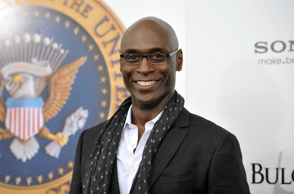 ARCHIVO – El actor Lance Reddick en el estreno de “White House Down" en Nueva York el 25 de junio de 2013. Reddick, un actor de carácter que se especializaba en personajes siniestros y con autoridad en cine y televisión, incluyendo su participación en “The Wire”, "Fringe” y la franquicia de “John Wick”, murió repentinamente el 17 de marzo de 2023. Tenía 60 años. (Foto Evan Agostini/Invision/AP, archivo)