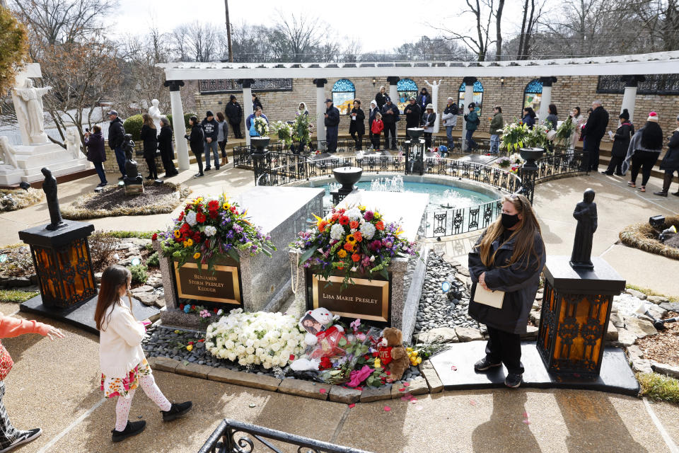 MEMPHIS, TENNESSEE - JANUARY 22: Fans visit Lisa Marie Presley's grave and Graceland meditation pool during her memorial service on January 22, 2023 in Memphis, Tennessee.  Presley, 54, the only child of American singer Elvis Presley, died on January 12, 2023 in Los Angeles.  (Photo by Jason Kempin/Getty Images)