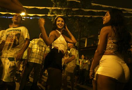 Brazilian dancers Jessica Gomes (C) and Rafaela Pantoja (R) perform during the rehearsal of the Mocidade Independente Padre Miguel samba school in Rio de Janeiro, February 17, 2014, as a preparation for the 2014 Carnival parade. REUTERS/Pilar Olivares