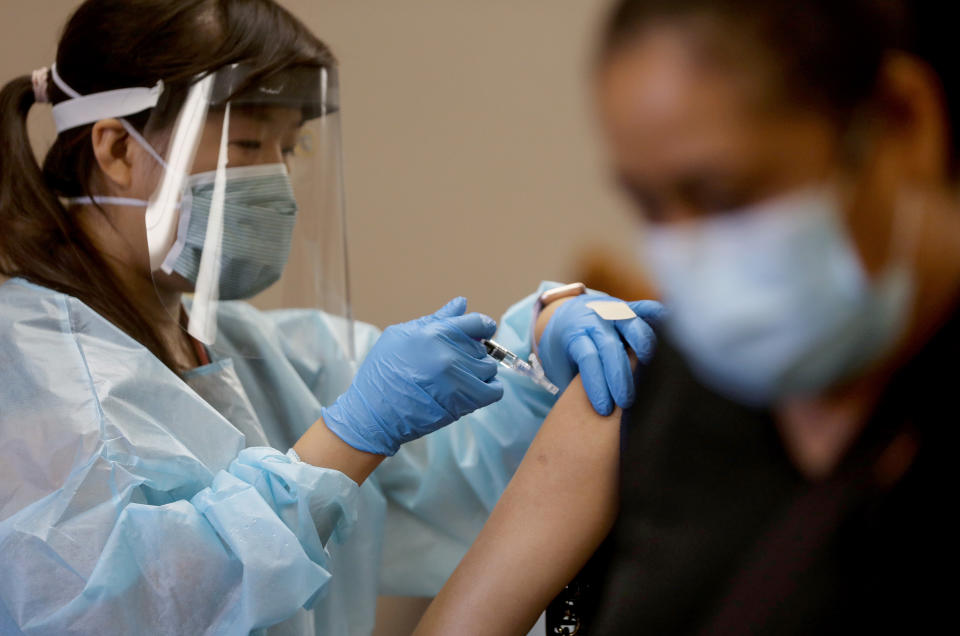 A nurse administers a flu vaccination shot at a clinic in Lakewood, Calif. (Photo by Mario Tama/Getty Images)