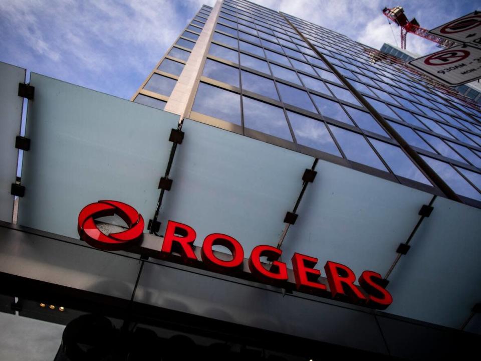 A Rogers Communications store is pictured in Vancouver on Nov. 1. (Ben Nelms/CBC - image credit)