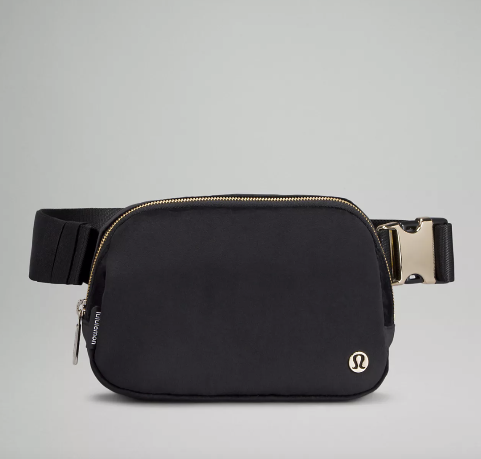 Everywhere Belt Bag Velour  in black (Photo via Lululemon)