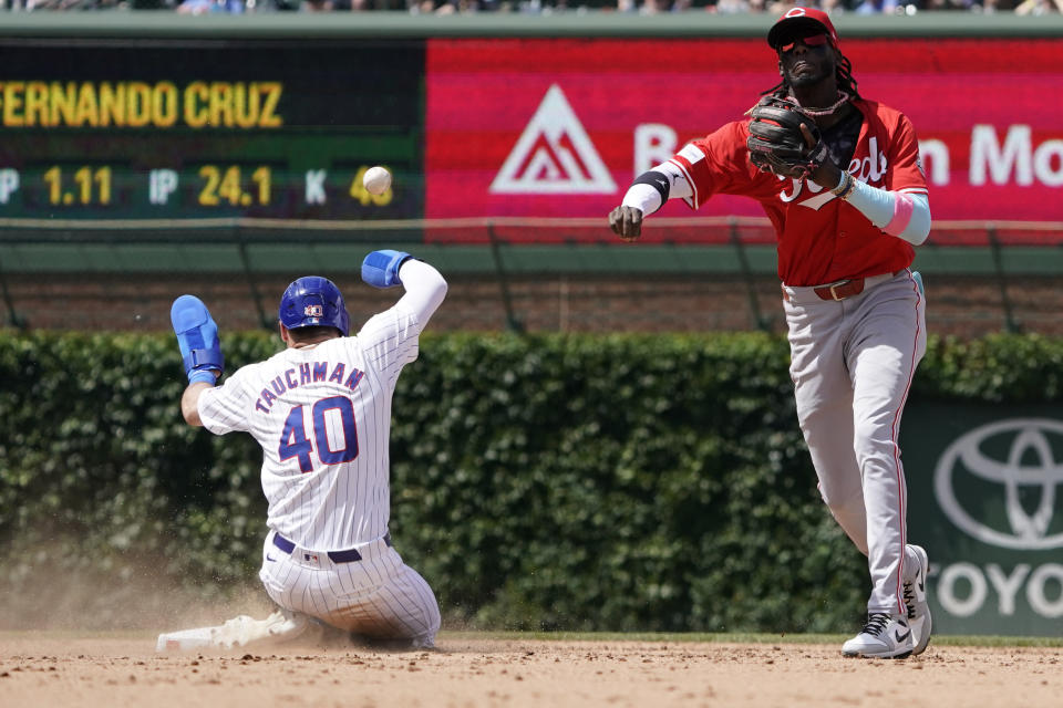 Cincinnati Reds shortstop Elly De La Cruz, right, forces out Chicago Cubs' Mike Tauchman (40) at second base during the fifth inning of a baseball game Friday, May 31, 2024, in Chicago. (AP Photo/David Banks)